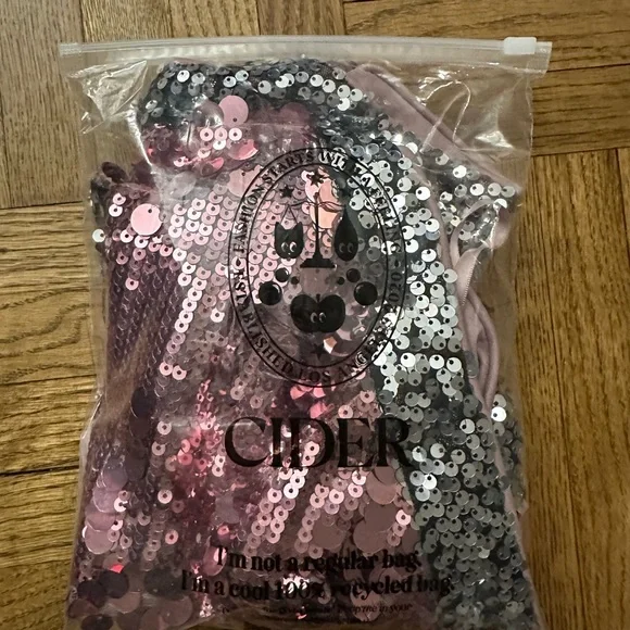 Cider NWT PINK SEQUIN HALTER NECKLINE CONTRASTING BINDING CROP TANK TOP - Medium - Picture 6 of 6